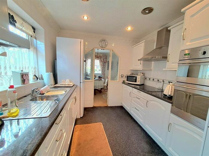 2 Bedroom Detached Bungalow For Sale In Windsor Close, Harlington, Doncaster, DN5
