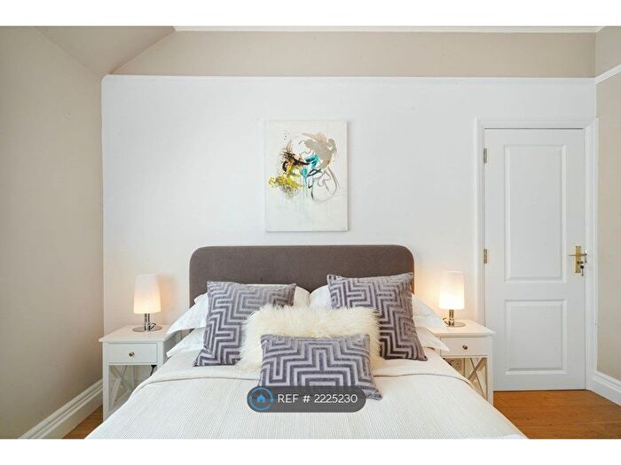 1 Bedroom Flat To Rent In Woodhouse Road, London, N12