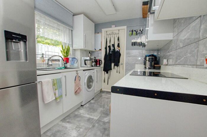 2 Bedroom Flat For Sale In Malwood Avenue, Southampton, Hampshire, SO16