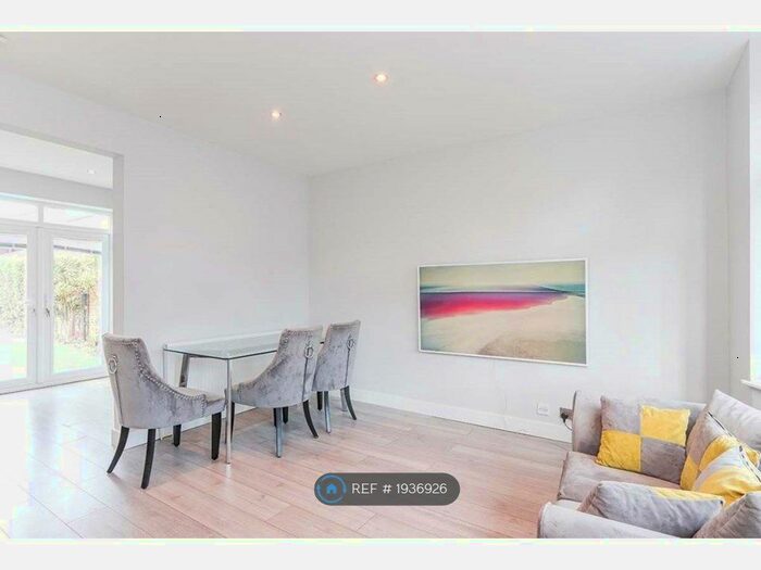 3 Bedroom Semi-Detached House To Rent In Thorpe House Rise, Sheffield, S8