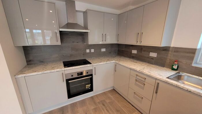 2 Bedroom Flat To Rent In Cricket Road, Oxford, OX4