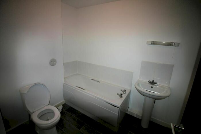 2 Bedroom Flat To Rent In Wellington Street, Wishaw, ML2