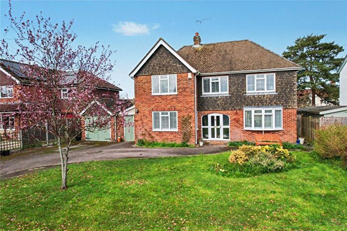 4 Bedroom Detached House For Sale In Broadwell Road, Wrecclesham, Farnham, Surrey, GU10