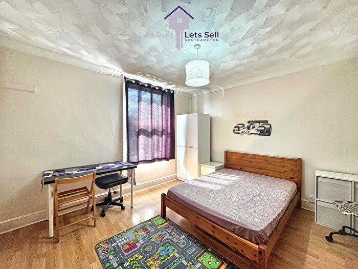 2 Bedroom Flat To Rent In A Alma Road, Southampton, SO14