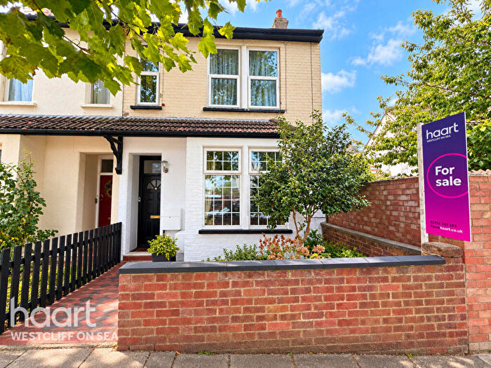 2 Bedroom Flat For Sale In Osborne Road, Westcliff-On-Sea, SS0