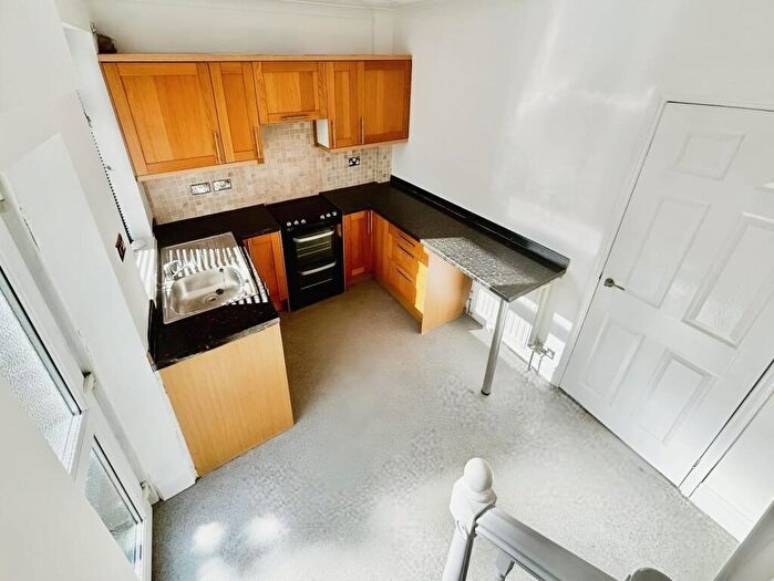 2 Bedroom End Of Terrace House To Rent In Victoria Road, Stocksbridge, Sheffield, S36