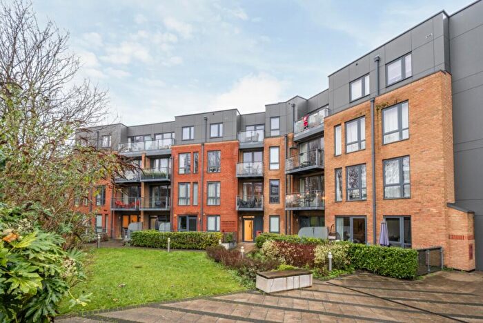 2 Bedroom Flat To Rent In Boundaries Road, London, SW12