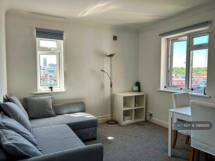 1 Bedroom Flat To Rent In Edmondsham House, Bournemouth, BH2