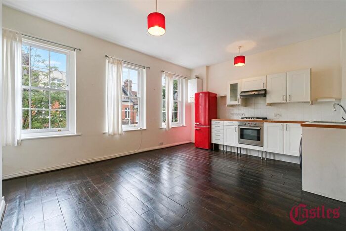 3 Bedroom Flat For Sale In Nelson Road, N8