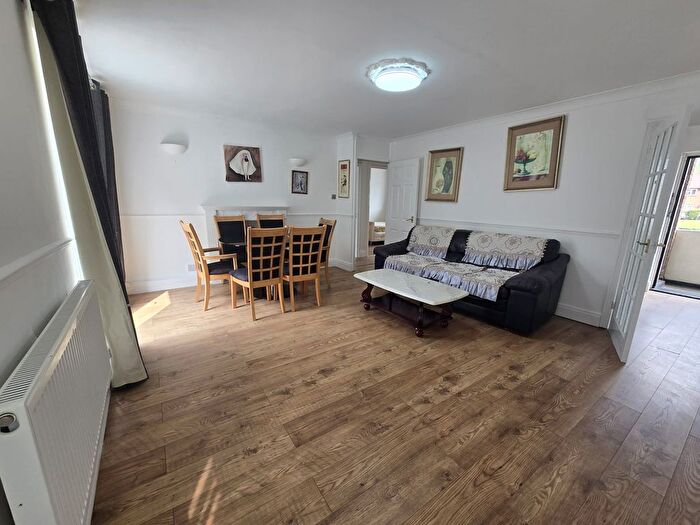 3 Bedroom Flat To Rent In Lowe Avenue, London, E16