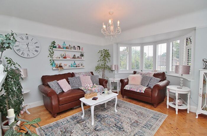 2 Bedroom Detached Bungalow For Sale In Chestnut Avenue, Bedhampton, Havant, PO9