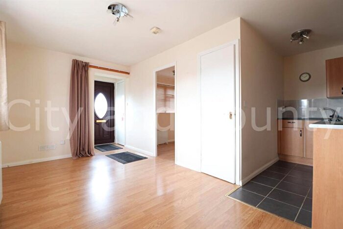 1 Bedroom Bungalow To Rent In Harlton Close, Stanground, Peterborough, PE2