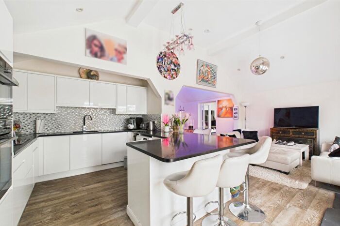 2 Bedroom Detached House For Sale In Miletree Road, Heath & Reach, LU7