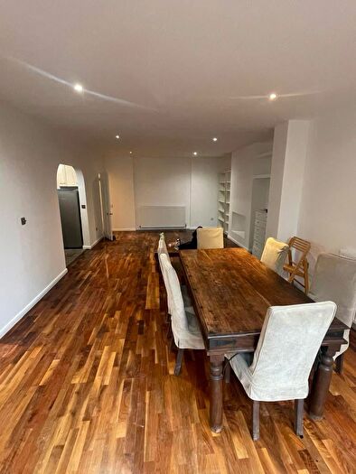 2 Bedroom Flat To Rent In Hillmarton Road, London, N7