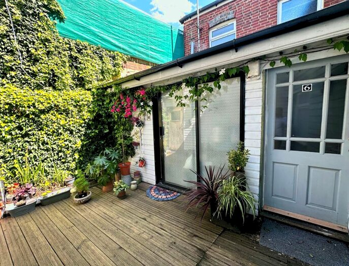 2 Bedroom Flat To Rent In Church Street, Southampton, SO15