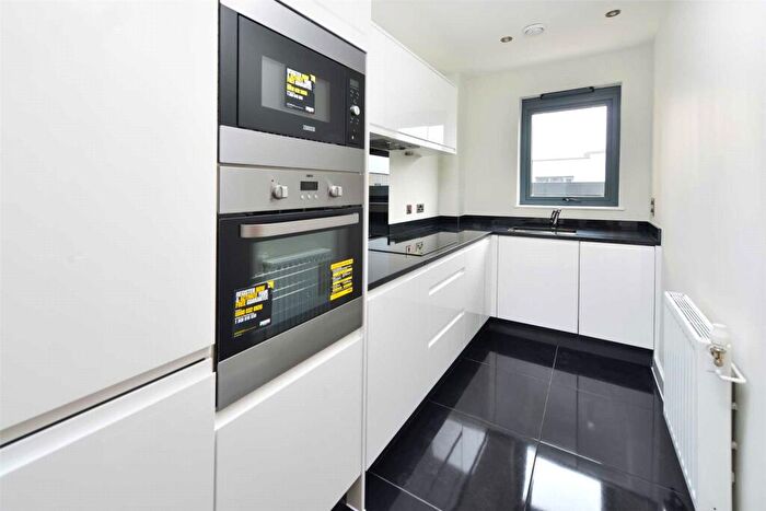 1 Bedroom Flat For Sale In Hythe House, Finsbury Park, N4