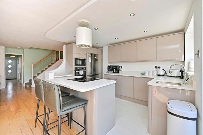 4 Bedroom Semi-Detached House For Sale In Ranworth Avenue, Hoddesdon, EN11