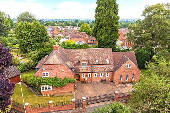 5 Bedroom Detached House For Sale In Wykham Gardens, Banbury, OX16