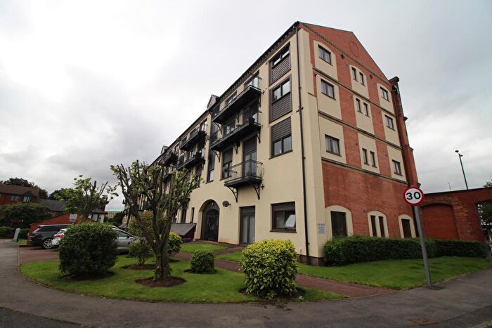 2 Bedroom Flat For Sale In Turneys Court, West Bridgford, NG2