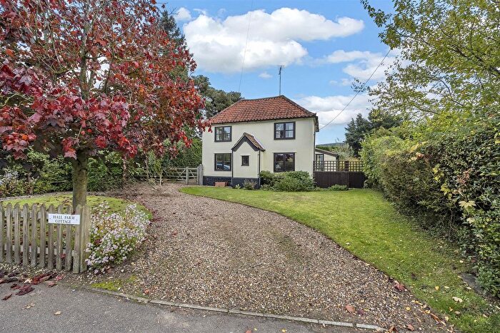 3 Bedroom Detached House For Sale In The Street, Hepworth, Diss, IP22
