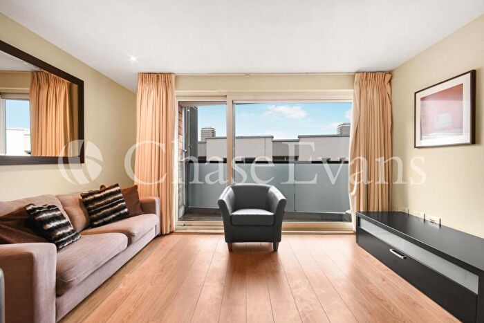 2 Bedroom Flat To Rent In East Lane, Shad Thames, London, SE16