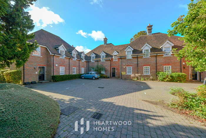 3 Bedroom Apartment To Rent In Town Centre Location, AL3