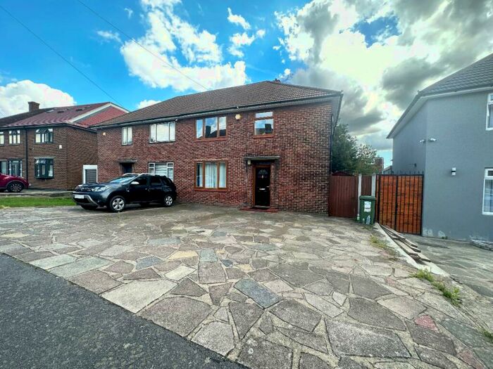 4 Bedroom Semi-Detached House To Rent In Leyburn Crescent, Romford, RM3