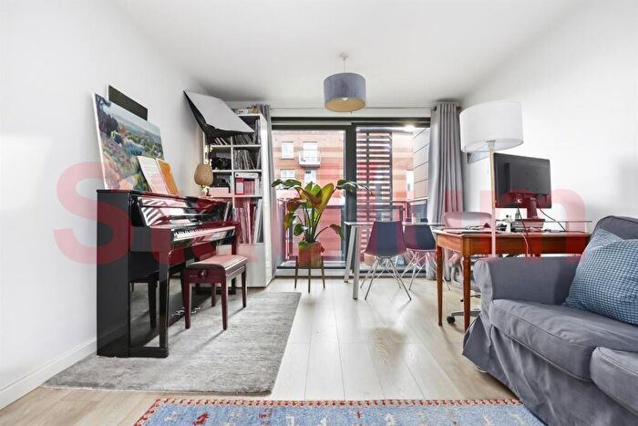 1 Bedroom Property For Sale In Hornsey Street - Leasehold, N7