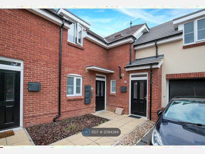 2 Bedroom Flat To Rent In Lawton Green, Loughton, IG10