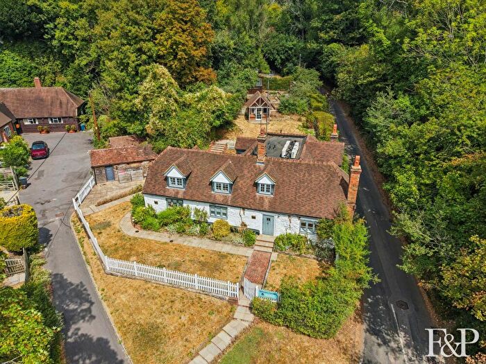 6 Bedroom Country House For Sale In Henley Road, Medmenham, Marlow, SL7