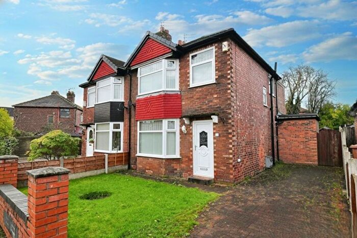 3 Bedroom Semi Detached House For Sale In Peveril Road, Salford, M5