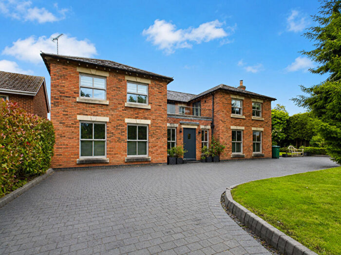 5 Bedroom Detached House For Sale In St. Mary's Close, Newton Solney, DE15