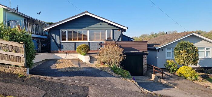 2 Bedroom Detached Bungalow For Sale In Francis Road, Horndean, Waterlooville, PO8