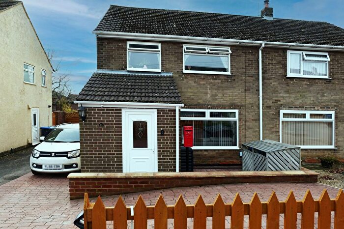3 Bedroom Semi Detached House For Sale In Wolds Rise, Matlock, DE4