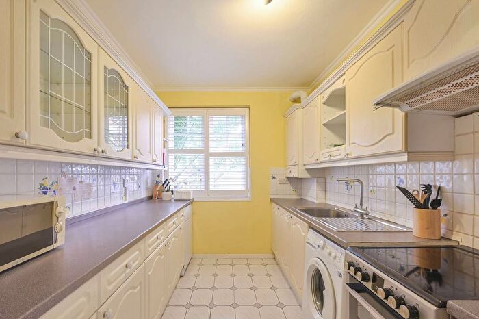 1 Bedroom Flat For Sale In Erasmus Street, Westminster, London, SW1P