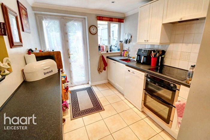 3 Bedroom Terraced House For Sale In Kinross Avenue, Leicester, LE5