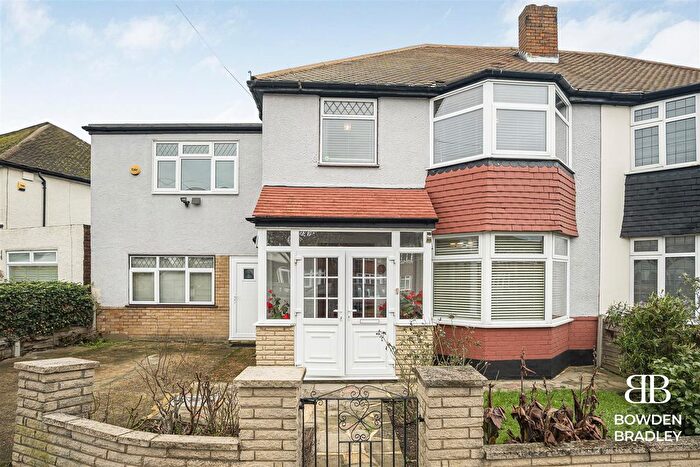 5 Bedroom Semi-Detached House For Sale In Wensleydale Avenue, Clayhall, IG5