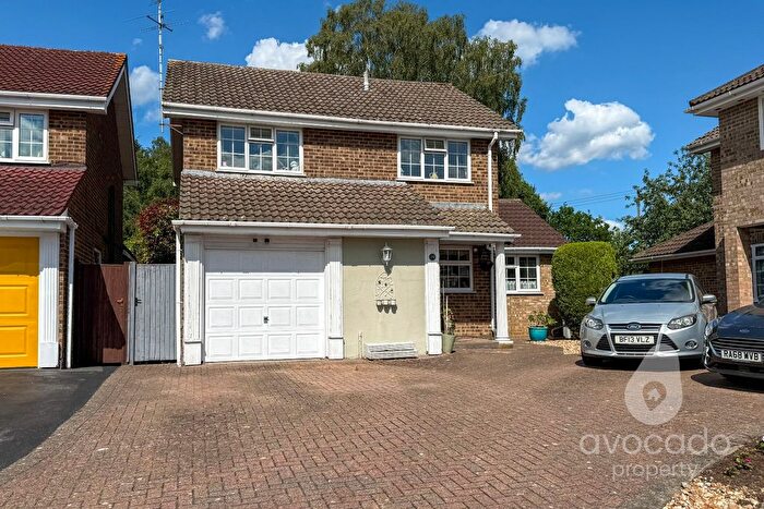 4 Bedroom Detached House For Sale In Ashbury Drive, Camberley, GU17