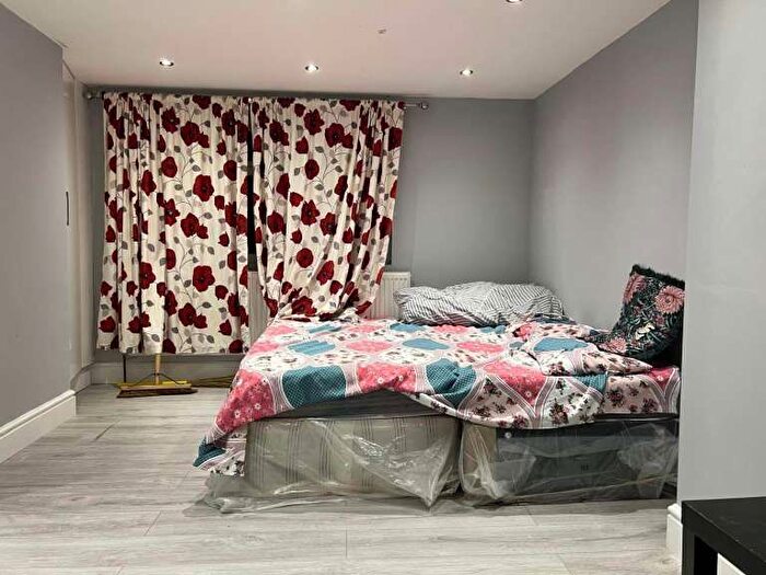 Studio To Rent In Milton Road, Mitcham, CR4