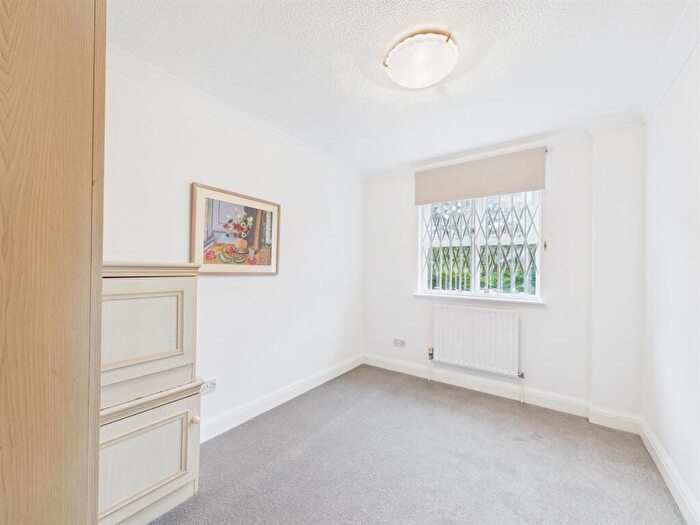 2 Bedroom Apartment To Rent In Twig Folly Close, Bethnal Green, E2