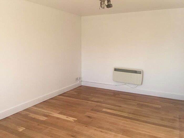 2 Bedroom Flat To Rent In Redford Close, Feltham, TW13