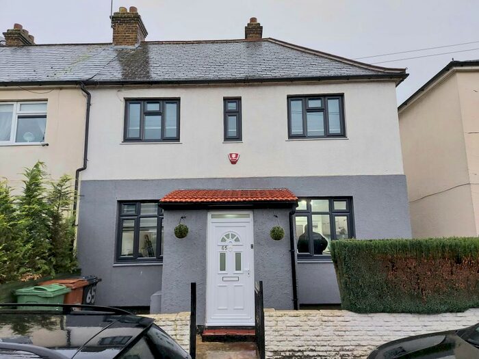 2 Bedroom House To Rent In Millfield Avenue, Walthamstow, E17
