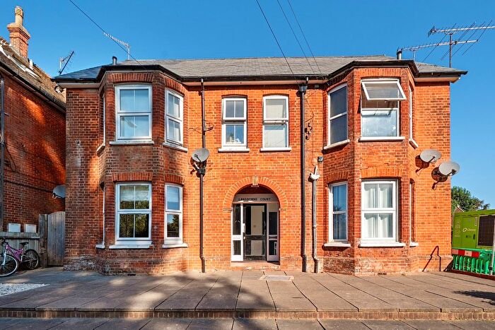 2 Bedroom Flat To Rent In Anstey Road, Alton, Hampshire, GU34
