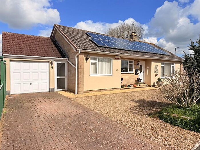 3 Bedroom Bungalow For Sale In Flints Close, Frome, BA11