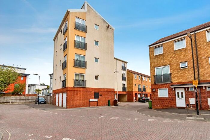 2 Bedroom Flat For Sale In Clench Street, Southampton, Hampshire, SO14