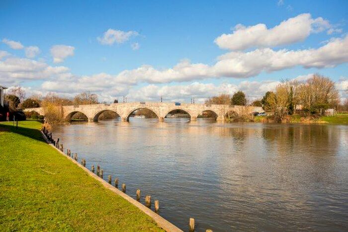 2 Bedroom Flat To Rent In Bridge Wharf, Chertsey, KT16