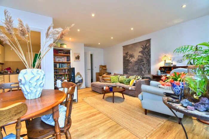 1 Bedroom Flat To Rent In Station Road, Redhill, RH1