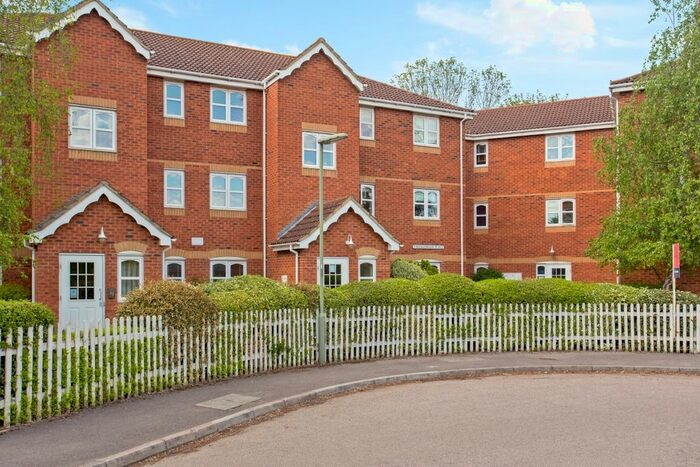 1 Bedroom Flat To Rent In Woodfield Road, Thames Ditton, KT7