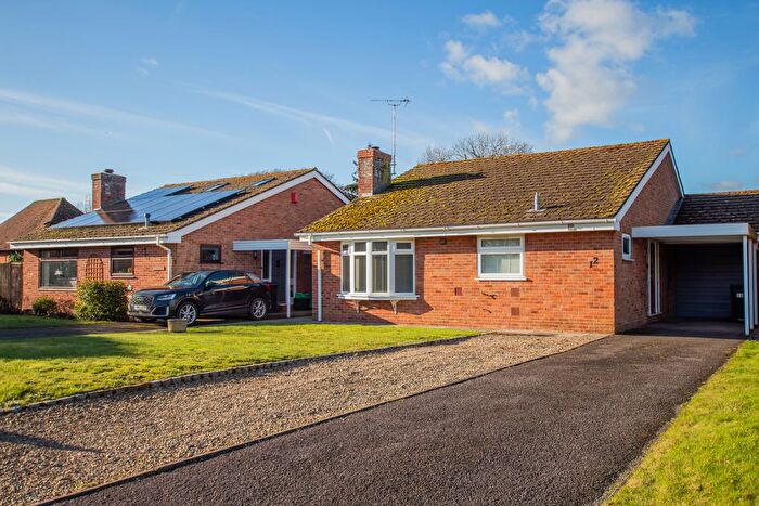3 Bedroom Bungalow For Sale In The Strouds, Beenham, Reading, Berkshire, RG7