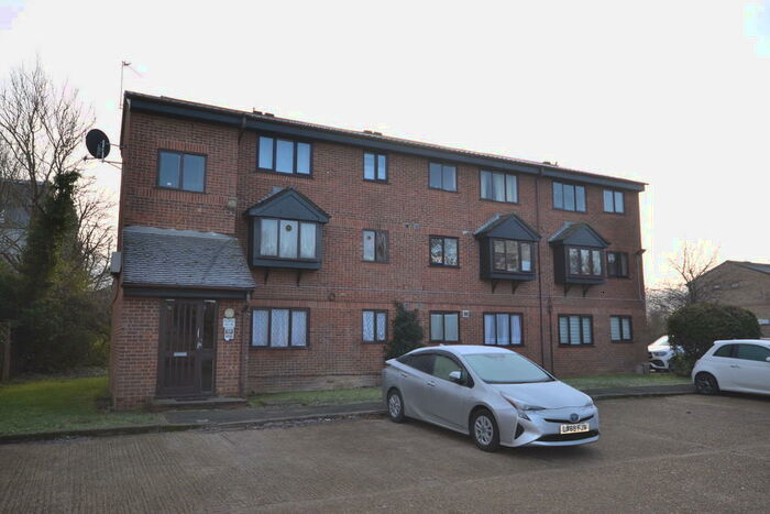 Studio To Rent In Blacksmiths Close, Romford, RM6